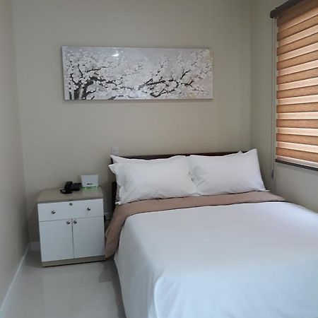 Yulz 516 At Cityscape Bacolod Kültér fotó